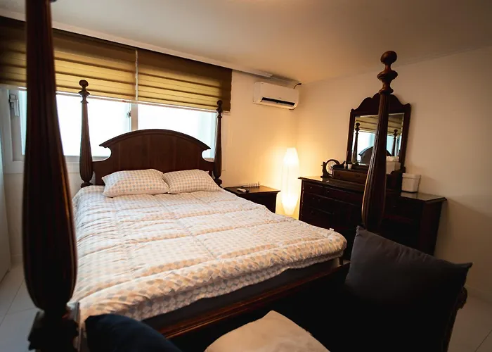 Apartment 5 Mins To Sinchon Station, 5 Mins To Yonsei Univ And 10 Mins Hongik Univ On Foot, Denden