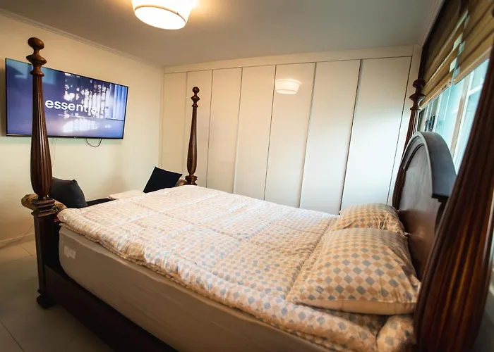 Apartment 5 Mins To Sinchon Station, 5 Mins To Yonsei Univ And 10 Mins Hongik Univ On Foot, Denden *