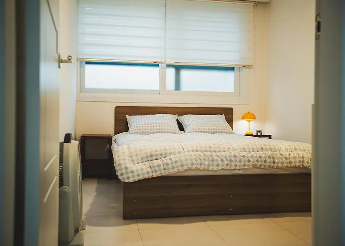 Apartment 5 Mins To Sinchon Station, 5 Mins To Yonsei Univ And 10 Mins Hongik Univ On Foot, Denden Seoul